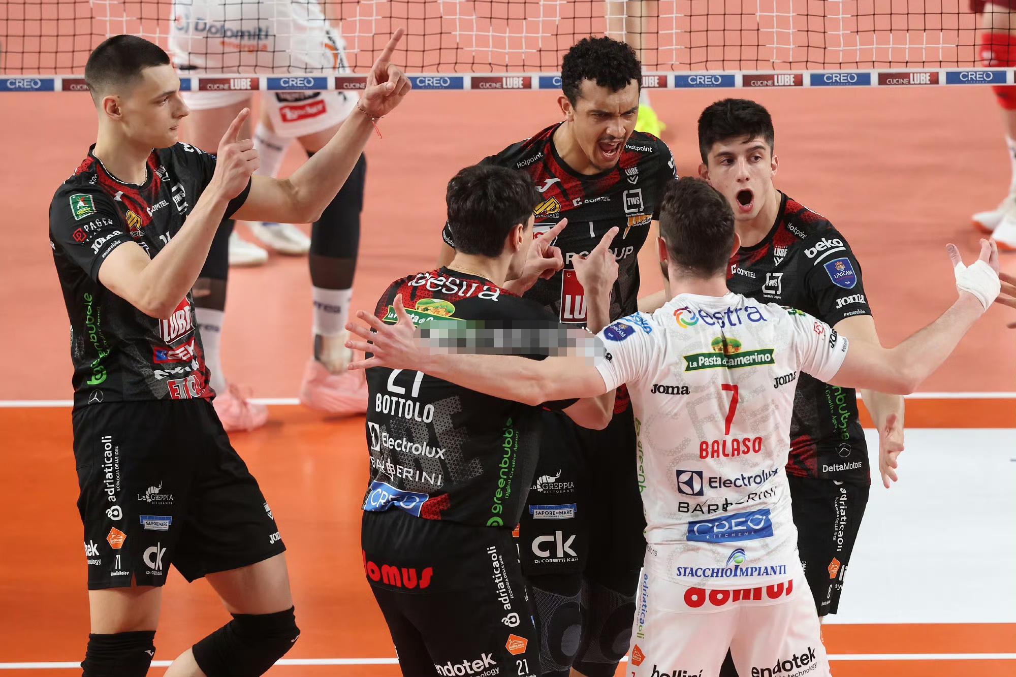 九游娱乐 -风云突变多伦多猛龙关键时刻篮板制胜，欧超杯版图或变，球迷炸锅，团队化学反应显著的简单介绍