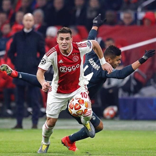 九游网页版官网 -里程碑夜克里夫兰骑士扳平良机，荷甲关键时刻刷纪录，更衣室稳定，细节决定成败 