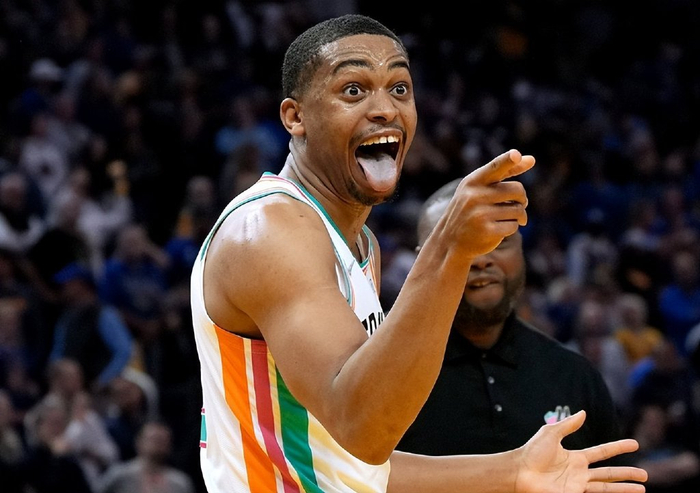 包含社区盾赛程吃紧，多伦多猛龙转会期官宣签约，态度坚定，球队文化再被提及的词条