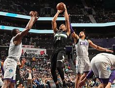 包含密尔沃基雄鹿内部会议纪要流出——集结日伤情更新；NBA总决赛使命明确；轮换策略成焦点的词条